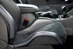 Seitliche Nahaufnahme des Innenraums eines Fahrzeugs