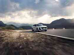 Dynamische Ansicht eines weißen Audi Q3