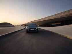 Dynamische Frontansicht des Audi Q8