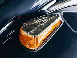 Nahaufnahme eines Blinkers.