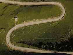 Serpentinenstraße von oben