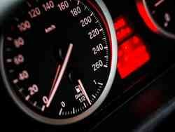 Nahaufnahme eines Tachos