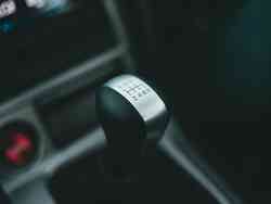 Seitliche Nahaufnahme eines Ganghebels