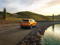 Dynamische Heckansicht des Škoda Karoq