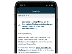 Smartphone mit Chatverlauf, in dem es um die November-Challenge geht