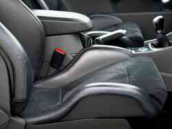 Seitliche Nahaufnahme des Innenraums eines Fahrzeugs