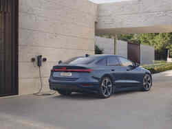 Audi A6 Sportback e-tron lädt an Wallbox