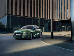 Audi A3 fährt um eine Kurve