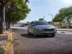 Dynamische Frontansicht des Škoda Octavia