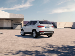 Seitliche Heckansicht des SEAT Ateca