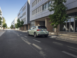 Dynamische Heckansicht des Škoda Fabia